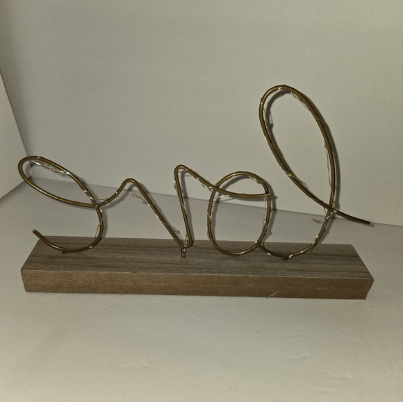Light-up Wire 'Love' Sculpture Goldtone - Picture 4 of 9